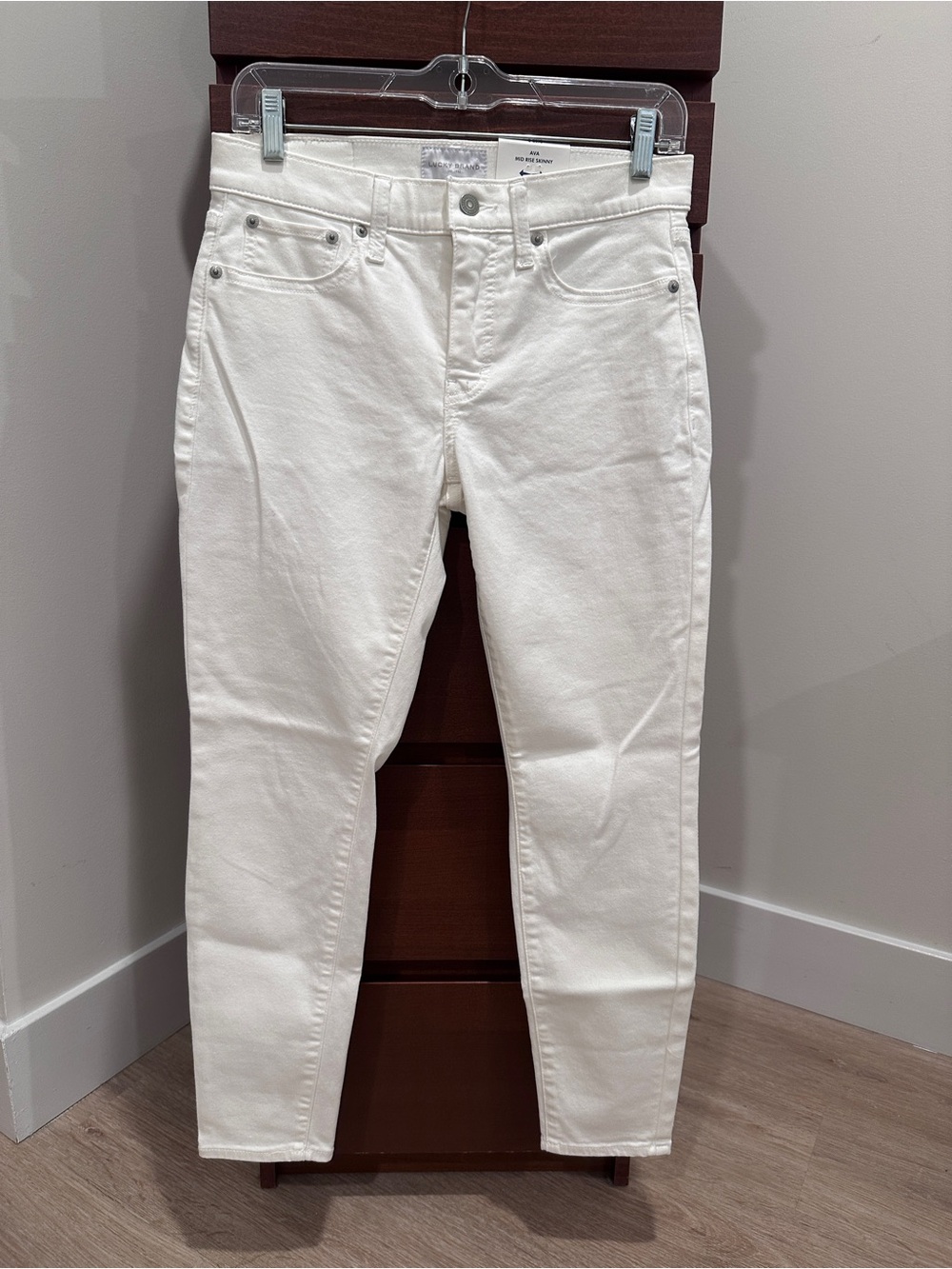 BNWT Ava White Lucky Brand White Cropped Skinny Jeans